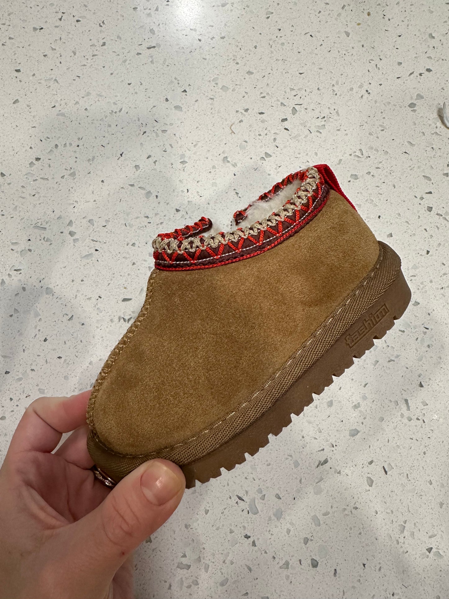 Fur line kids slipper with zip