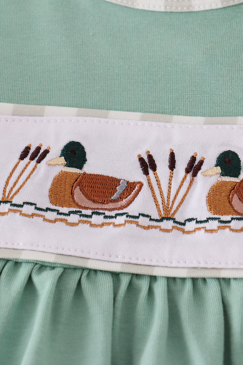 Green duck embroidery ruffle pants set
